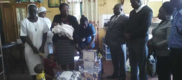 OSUN CHIEF JUDGE VISITS MOTHERLESS BABIES HOME TO MARK 2015/2016 LEGAL YEAR.